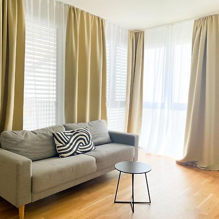 Whats-App Self-Check-In - 1Br Apartment, Near Airport,15 Min To Center Wenen Kamer foto