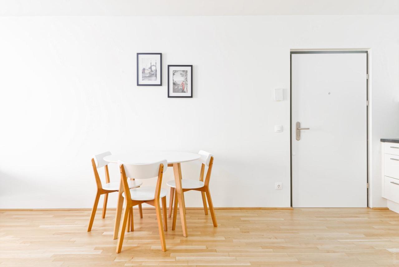 Whats-App Self-Check-In - 1Br Apartment, Near Airport,15 Min To Center Wenen Buitenkant foto