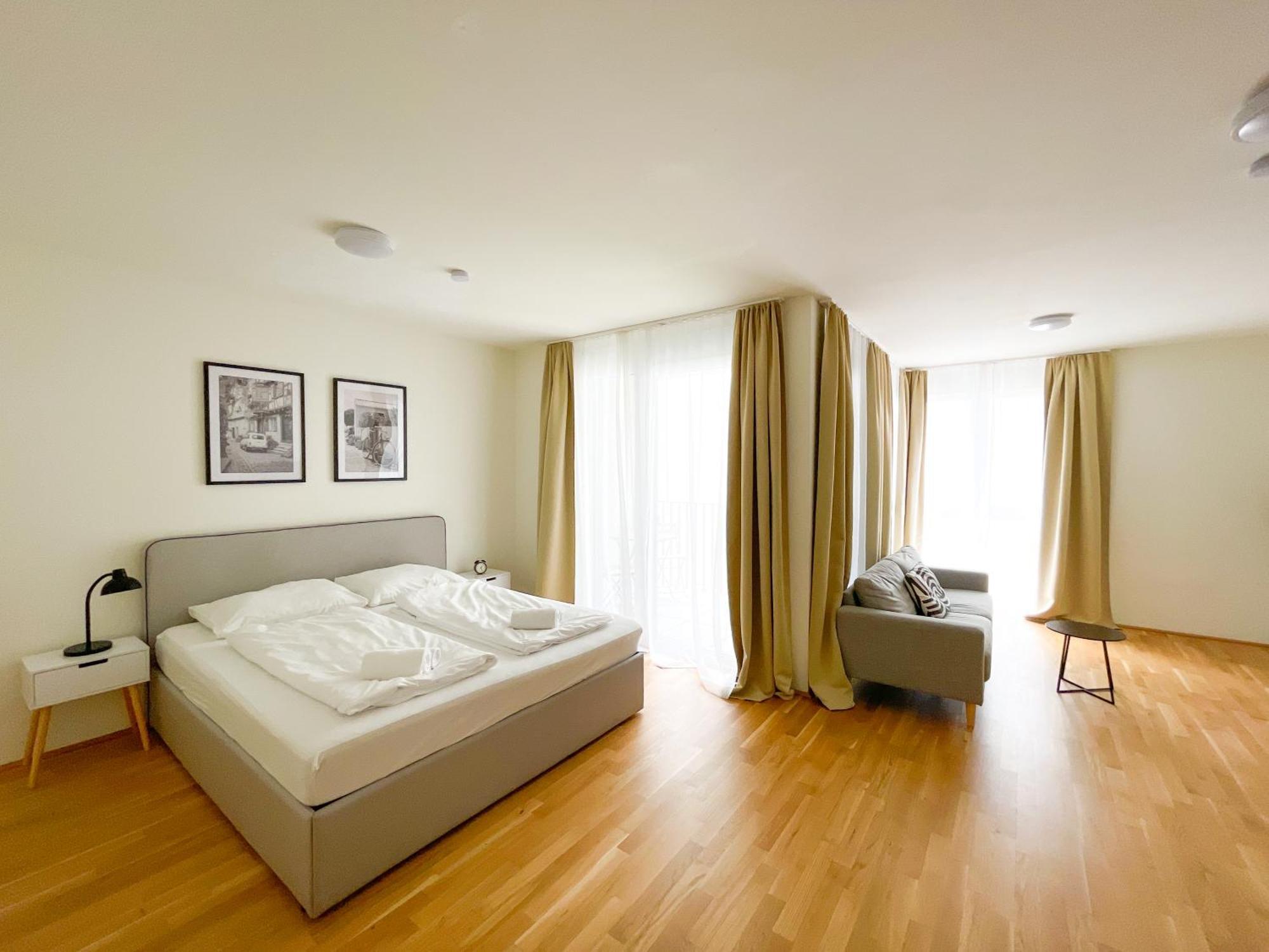 Whats-App Self-Check-In - 1Br Apartment, Near Airport,15 Min To Center Wenen Kamer foto