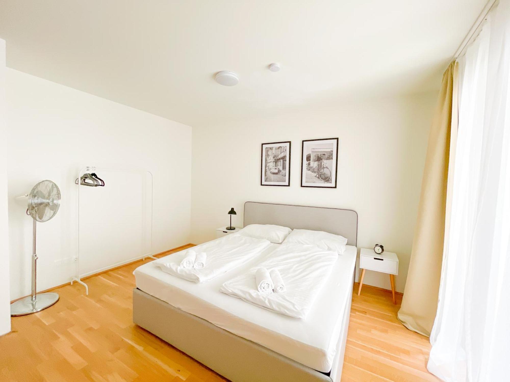 Whats-App Self-Check-In - 1Br Apartment, Near Airport,15 Min To Center Wenen Kamer foto
