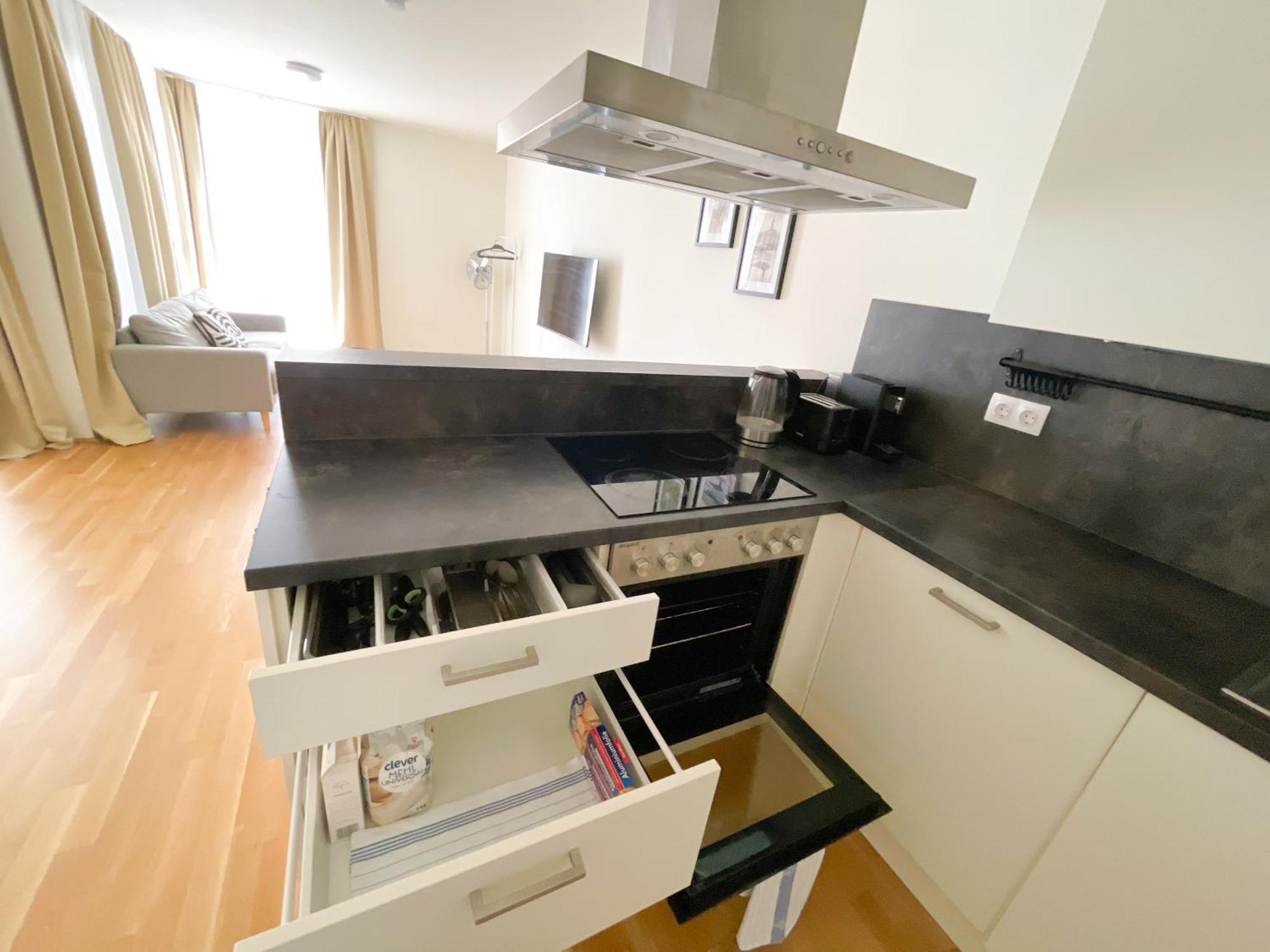 Whats-App Self-Check-In - 1Br Apartment, Near Airport,15 Min To Center Wenen Kamer foto