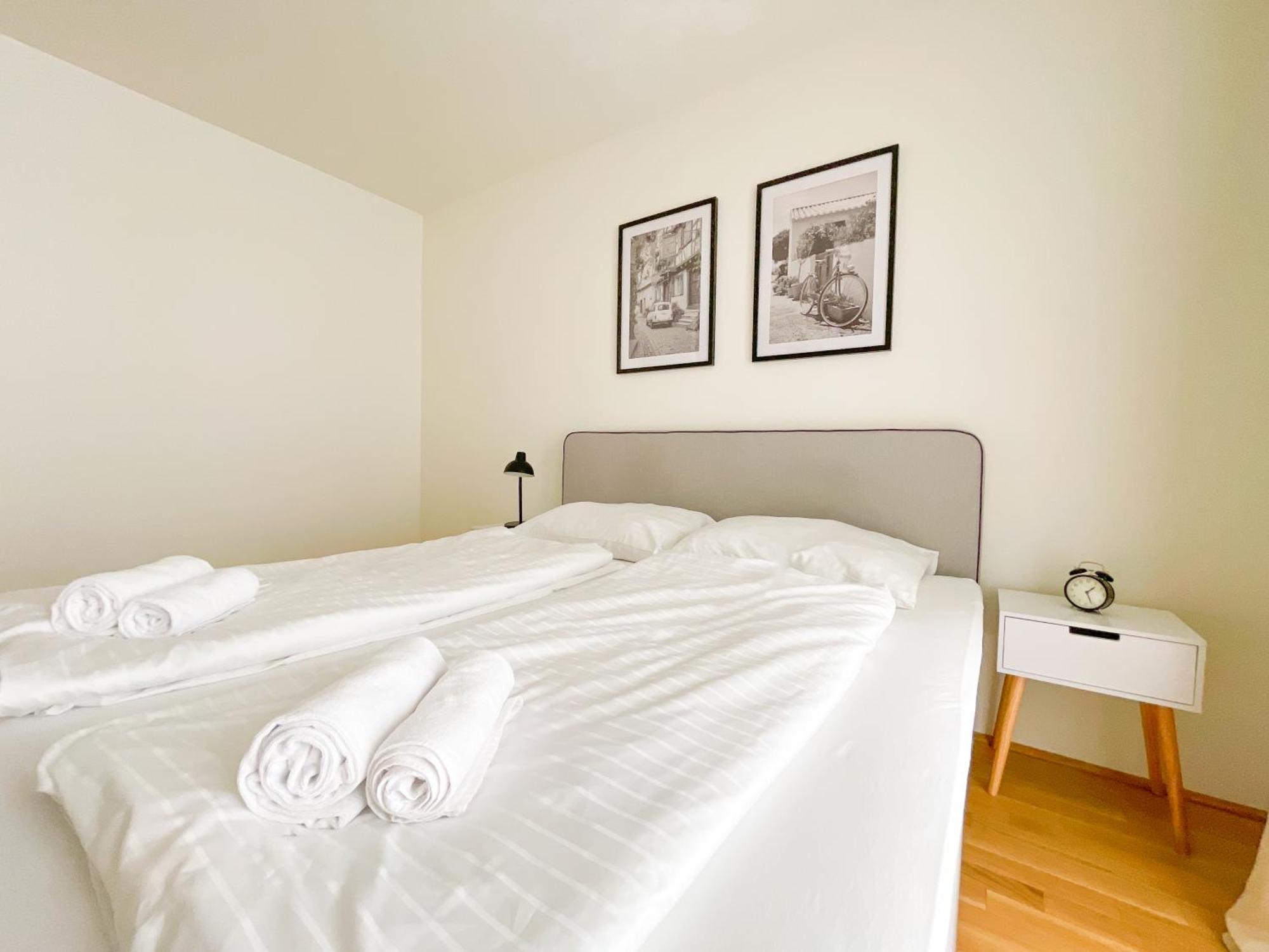 Whats-App Self-Check-In - 1Br Apartment, Near Airport,15 Min To Center Wenen Kamer foto