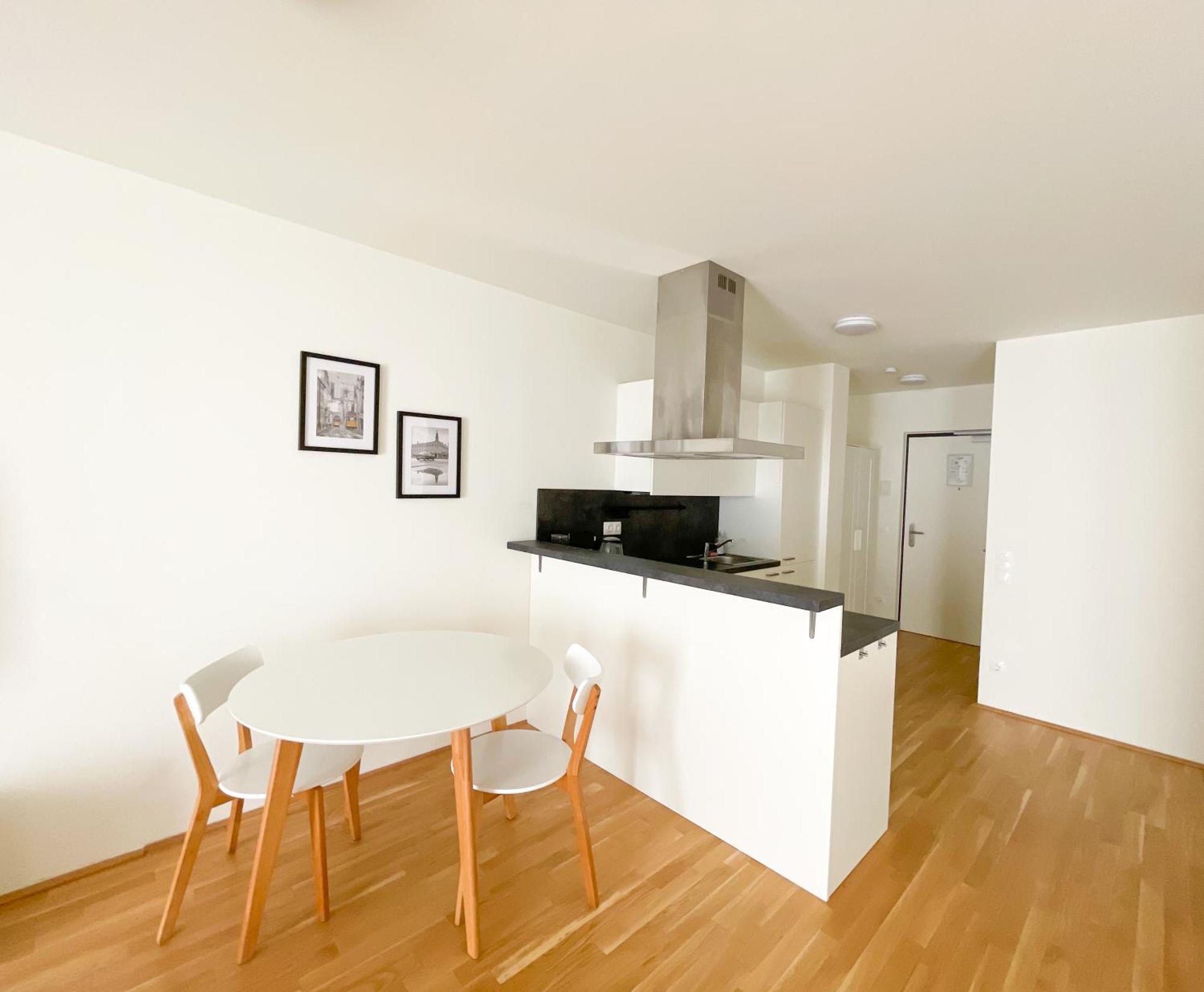 Whats-App Self-Check-In - 1Br Apartment, Near Airport,15 Min To Center Wenen Kamer foto